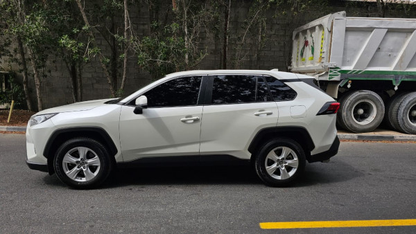 Toyota RAV 4 2019  White LHD Petrol AT SUV 4WD view 12