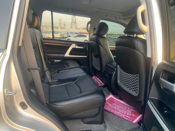 Toyota Land Cruiser 2016/5 Silver RHD Diesel AT SUV 4WD view 7