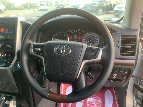 Toyota Land Cruiser 2016/5 Silver RHD Diesel AT SUV 4WD view 9