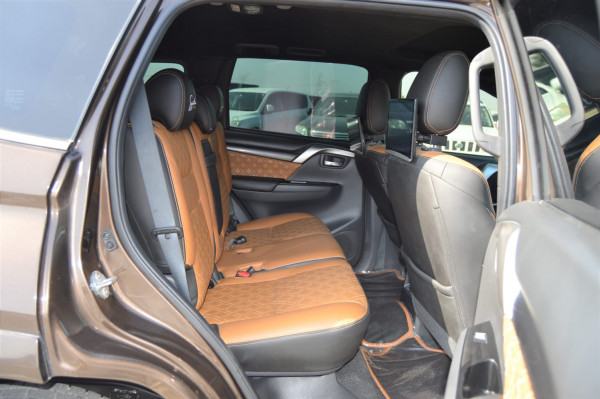Mitsubishi Montero 2019  Brown LHD Petrol AT SUV 2WD view 3