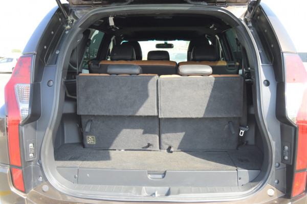 Mitsubishi Montero 2019  Brown LHD Petrol AT SUV 2WD view 5