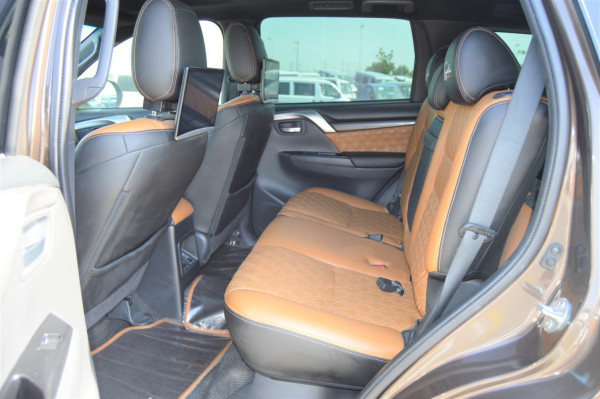Mitsubishi Montero 2019  Brown LHD Petrol AT SUV 2WD view 7
