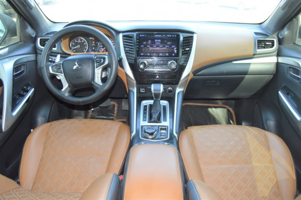 Mitsubishi Montero 2019  Brown LHD Petrol AT SUV 2WD view 8