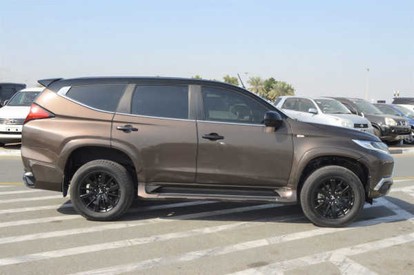 Mitsubishi Montero 2019  Brown LHD Petrol AT SUV 2WD view 17