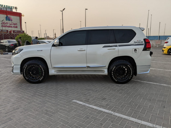Toyota LAND CRUISER PRADO 2015  White LHD Petrol AT SUV 4WD view 6