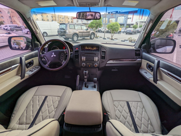 Mitsubishi Pajero 2010/ Silver LHD Gasoline AT SUV 4WD view 3