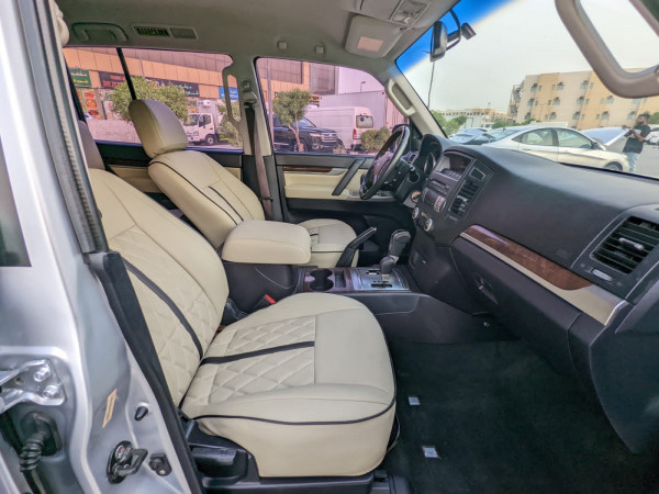 Mitsubishi Pajero 2010/ Silver LHD Gasoline AT SUV 4WD view 4
