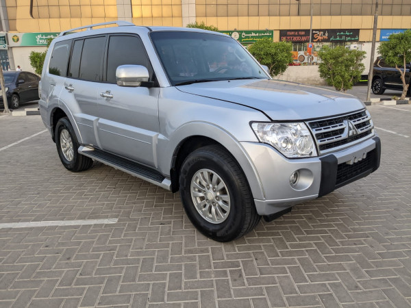 Mitsubishi Pajero 2010/ Silver LHD Gasoline AT SUV 4WD view 6