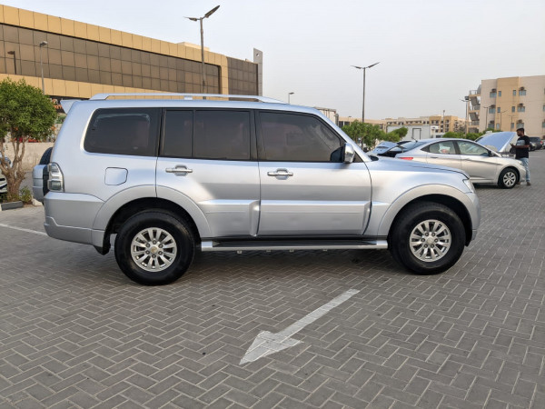 Mitsubishi Pajero 2010/ Silver LHD Gasoline AT SUV 4WD view 7