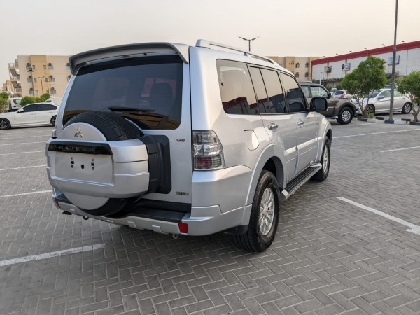Mitsubishi Pajero 2010/ Silver LHD Gasoline AT SUV 4WD view 9