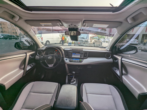Toyota RAV 4 2018  White LHD Gasoline AT SUV 4WD