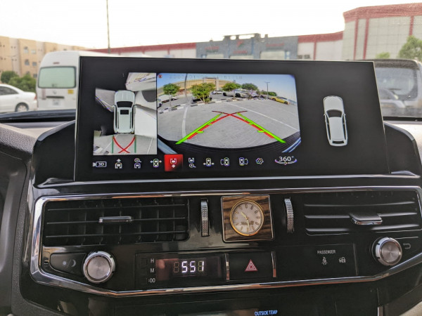 Toyota Land Cruiser 2013/ Black LHD Gasoline AT SUV 4WD view 2