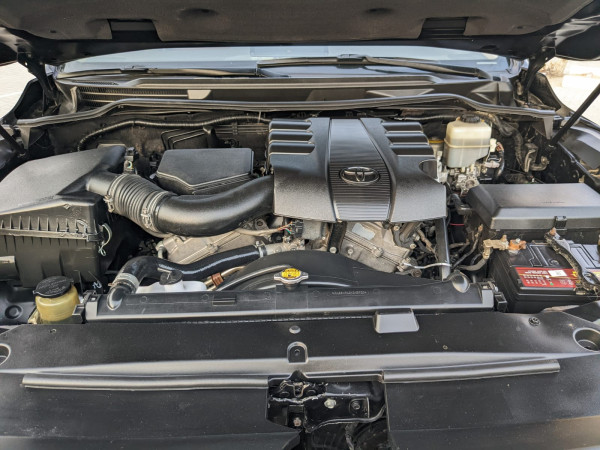Toyota Land Cruiser 2013/ Black LHD Gasoline AT SUV 4WD view 3