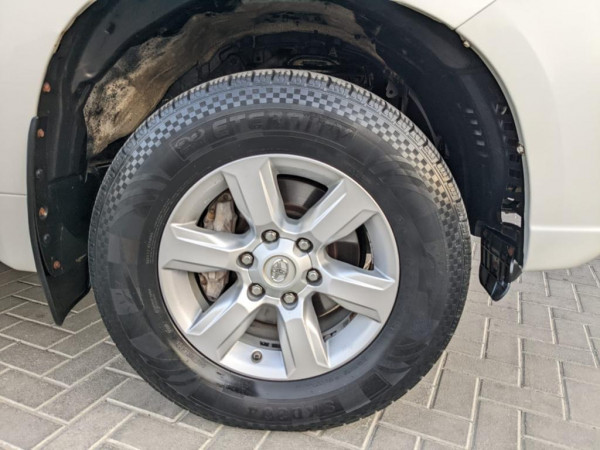Toyota LAND CRUISER PRADO 2017  White LHD Petrol AT SUV 4WD view 8