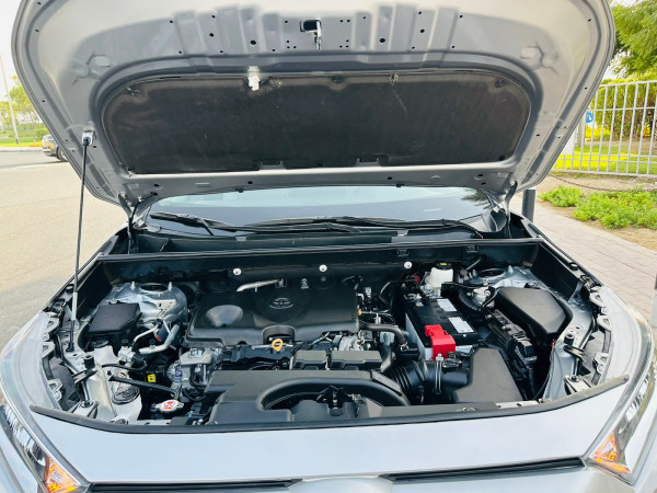 Toyota RAV 4 2022  Silver LHD Petrol AT SUV 4WD view 8