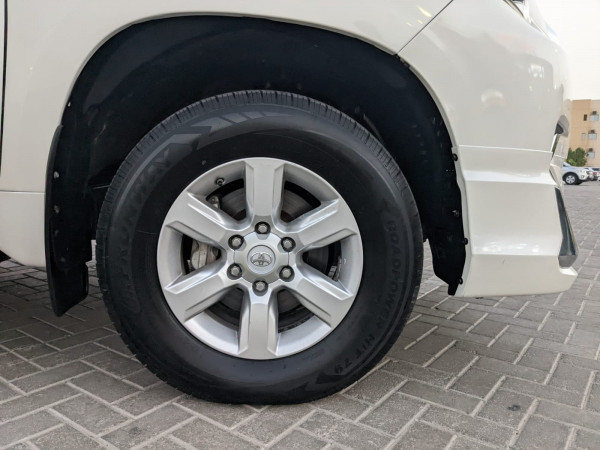 Toyota LAND CRUISER PRADO 2017/ White LHD Petrol AT SUV 4WD view 18