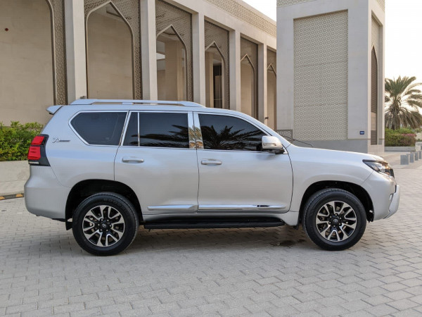 Toyota LAND CRUISER PRADO 2011  Silver LHD Petrol AT SUV 4WD view 3