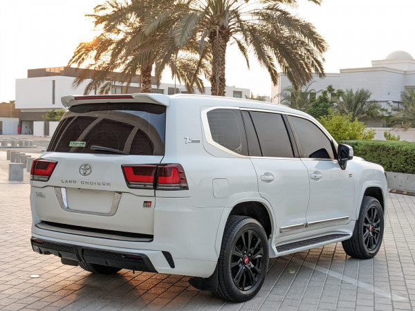 Toyota Land Cruiser 2014  White LHD Petrol AT SUV 4WD view 2