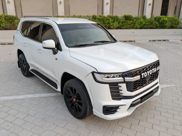 Toyota Land Cruiser 2014  White LHD Petrol AT SUV 4WD view 3