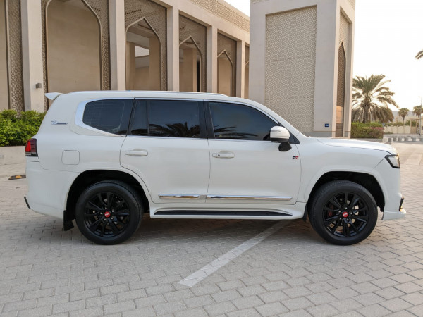 Toyota Land Cruiser 2014  White LHD Petrol AT SUV 4WD view 4