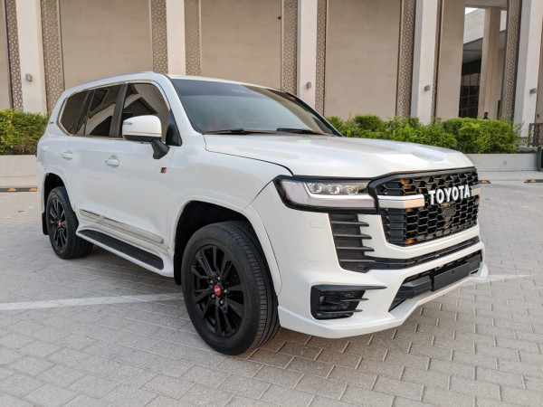 Toyota Land Cruiser 2014  White LHD Petrol AT SUV 4WD view 5