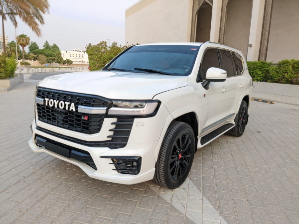 Toyota Land Cruiser 2014  White LHD Petrol AT SUV 4WD view 12