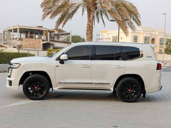Toyota Land Cruiser 2014  White LHD Petrol AT SUV 4WD view 16
