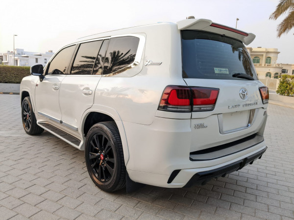 Toyota Land Cruiser 2014  White LHD Petrol AT SUV 4WD view 18