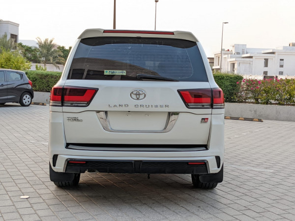 Toyota Land Cruiser 2014  White LHD Petrol AT SUV 4WD view 19