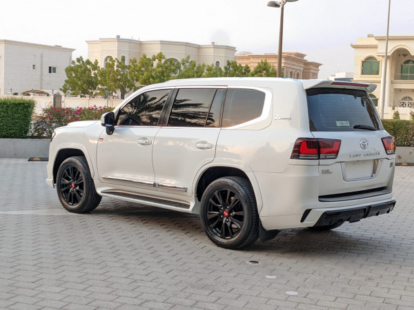 Toyota Land Cruiser 2014  White LHD Petrol AT SUV 4WD view 21