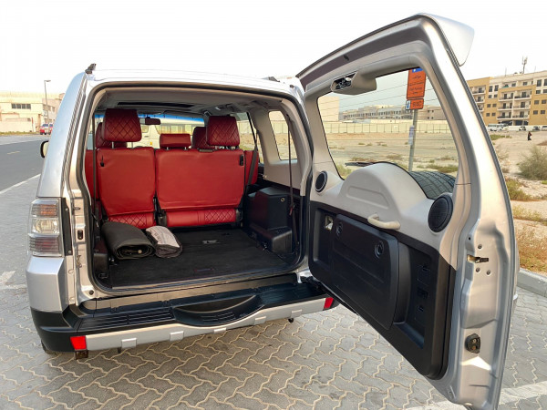 Mitsubishi Pajero 2009  Silver LHD Petrol AT SUV 4WD view 4