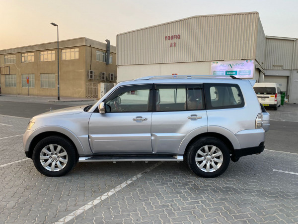 Mitsubishi Pajero 2009  Silver LHD Petrol AT SUV 4WD view 11