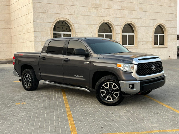 Toyota Tundra 2014  Silver LHD Petrol AT Pickup 4WD view 3
