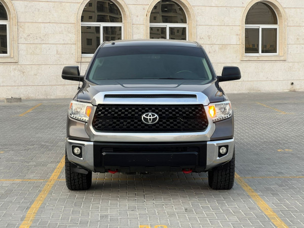 Toyota Tundra 2014  Silver LHD Petrol AT Pickup 4WD view 5