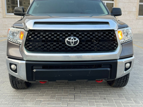 Toyota Tundra 2014  Silver LHD Petrol AT Pickup 4WD view 6