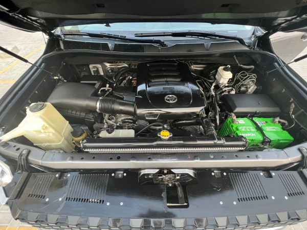 Toyota Tundra 2014  Silver LHD Petrol AT Pickup 4WD view 9