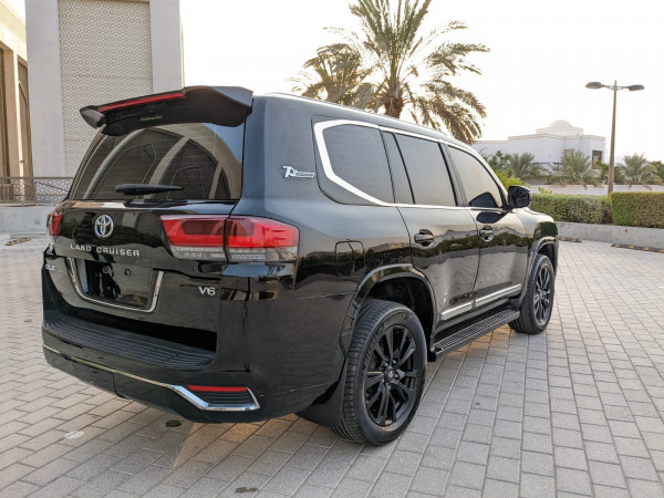 Toyota Land Cruiser 2014/ Black LHD Petrol AT SUV 4WD view 2