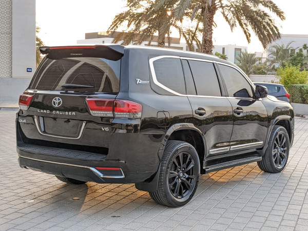 Toyota Land Cruiser 2014/ Black LHD Petrol AT SUV 4WD view 4