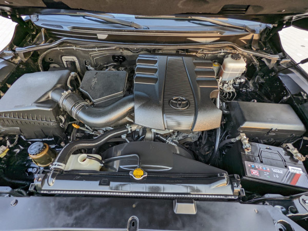 Toyota Land Cruiser 2014/ Black LHD Petrol AT SUV 4WD view 11