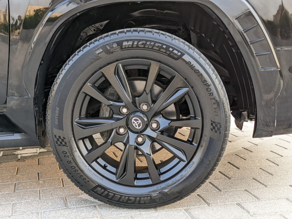 Toyota Land Cruiser 2014/ Black LHD Petrol AT SUV 4WD view 13
