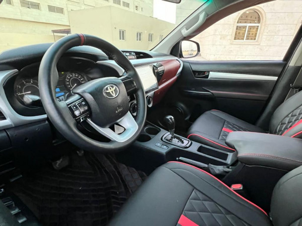 Toyota Hilux 2018  Black LHD Petrol AT Pickup 4WD view 7