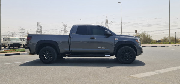 Toyota Tundra 2012/ Grey LHD Petrol AT Pickup 4WD view 2