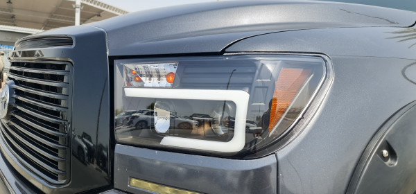 Toyota Tundra 2012/ Grey LHD Petrol AT Pickup 4WD view 5