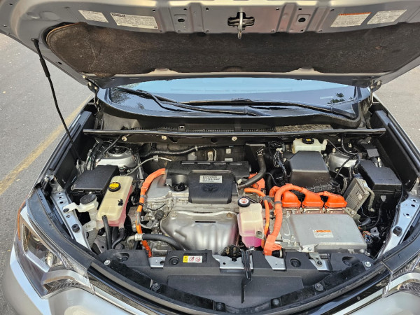 Toyota RAV 4 2018  Silver LHD Hybrid AT SUV 4WD view 10