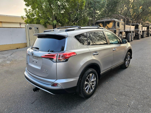 Toyota RAV 4 2018  Silver LHD Hybrid AT SUV 4WD view 15