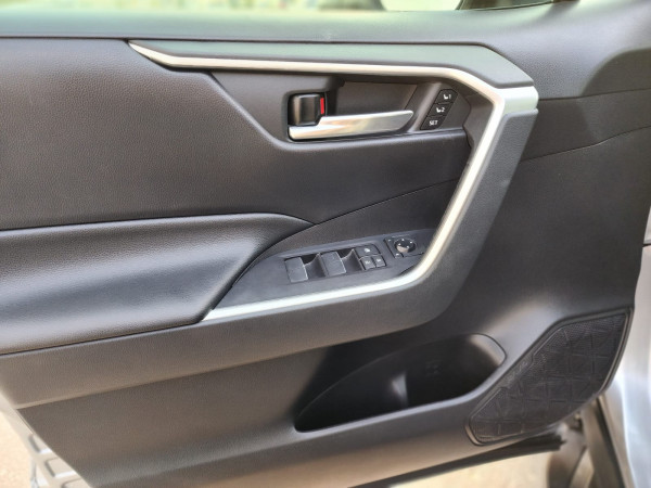 Toyota RAV 4 2019  Silver LHD Petrol AT SUV Crossover 2WD view 3