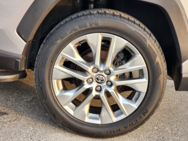 Toyota RAV 4 2019  Silver LHD Petrol AT SUV Crossover 2WD view 8