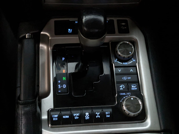 Toyota Land Cruiser 2016  Black LHD Petrol AT SUV 4WD view 7