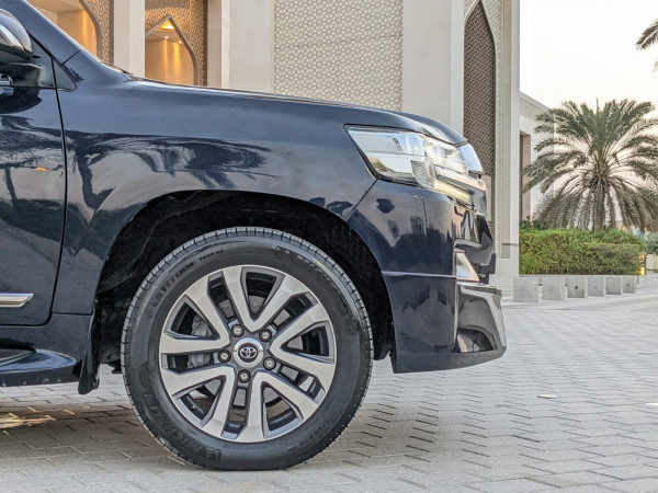 Toyota Land Cruiser 2016  Black LHD Petrol AT SUV 4WD view 10
