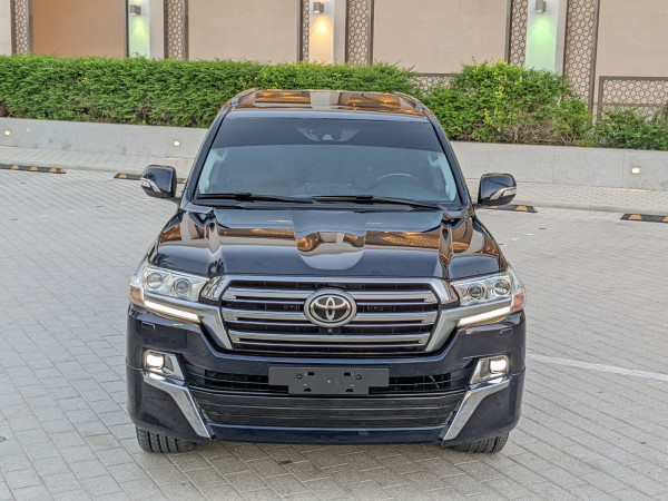 Toyota Land Cruiser 2016  Black LHD Petrol AT SUV 4WD view 12